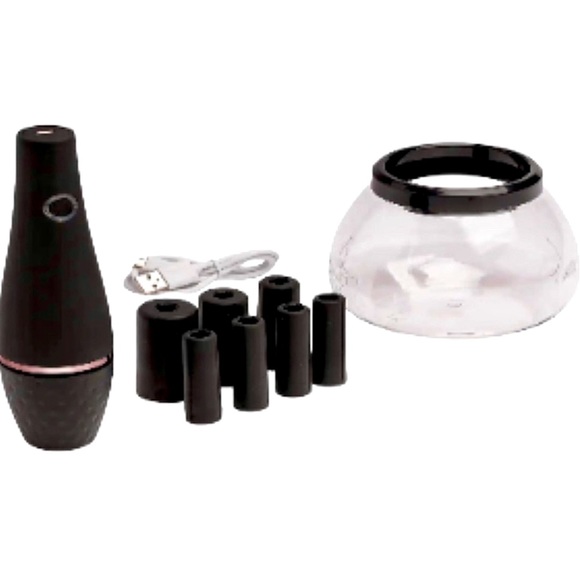 Zoë Ayala Electric Brush Cleaner Set. - Picture 7 of 8